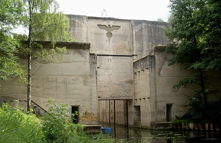 Canal Masurien Lesniewo à Pologne comme il semble aujourd'hui